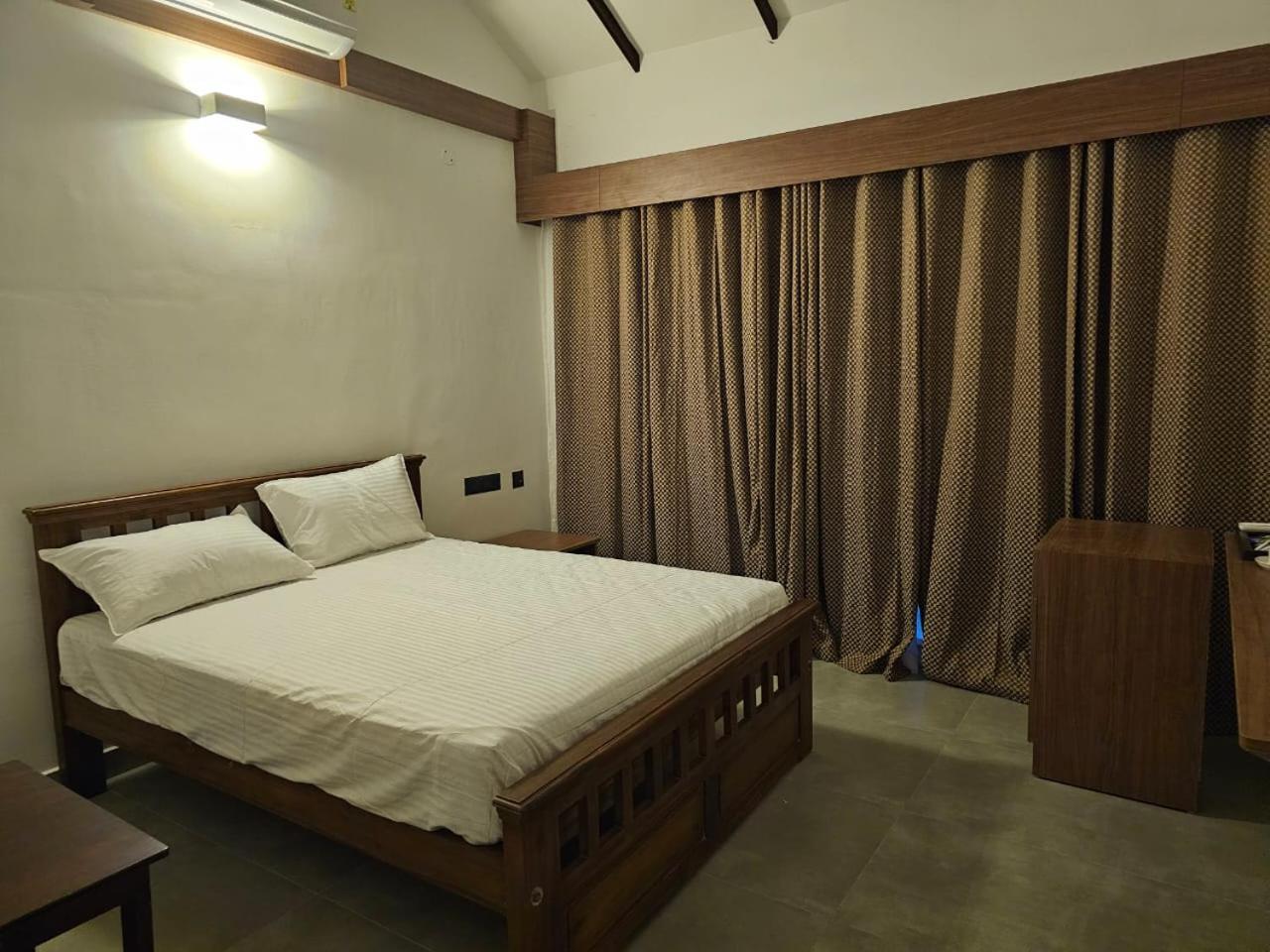 The Isle By Area 707 Apartment Alwaye Bagian luar foto